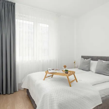 Spacious With Functional Interiors Parking & Balcony By Renters Апартаменти *