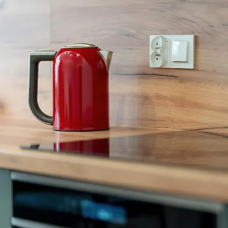 Spacious With Functional Interiors Parking & Balcony By Renters شقة