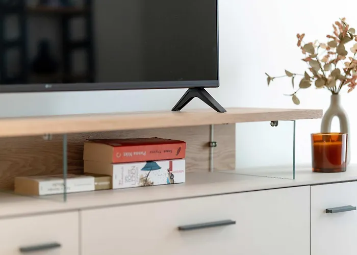 Spacious With Functional Interiors Parking & Balcony By Renters * بوزنان