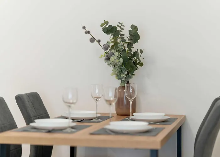 شقة Spacious With Functional Interiors Parking & Balcony By Renters بوزنان