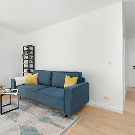 Spacious With Functional Interiors Parking & Balcony By Renters * Poznań