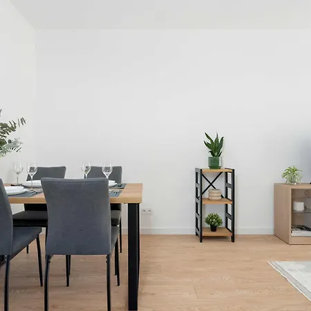 Spacious With Functional Interiors Parking & Balcony By Renters Apartman