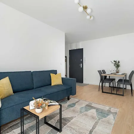 Apartmán Spacious With Functional Interiors Parking & Balcony By Renters