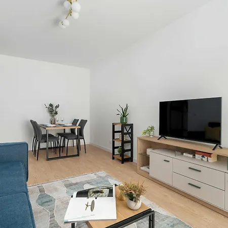 Apartmán Spacious With Functional Interiors Parking & Balcony By Renters