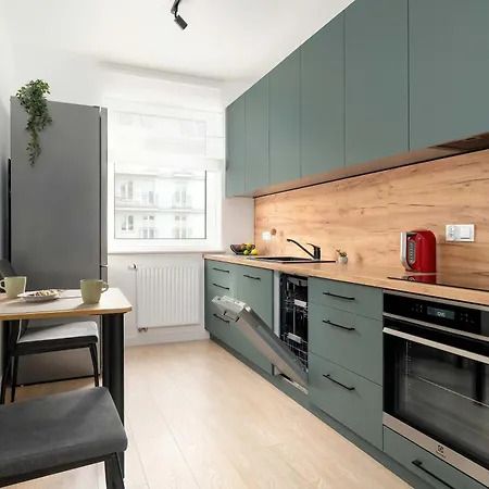 Spacious With Functional Interiors Parking & Balcony By Renters Apartmán