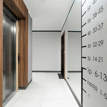 Spacious With Functional Interiors Parking & Balcony By Renters Appartement