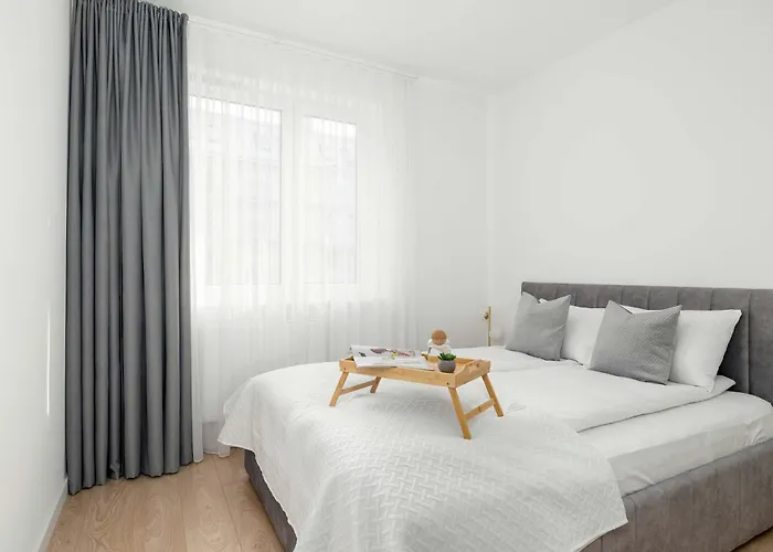 Spacious With Functional Interiors Parking & Balcony By Renters Apartman *