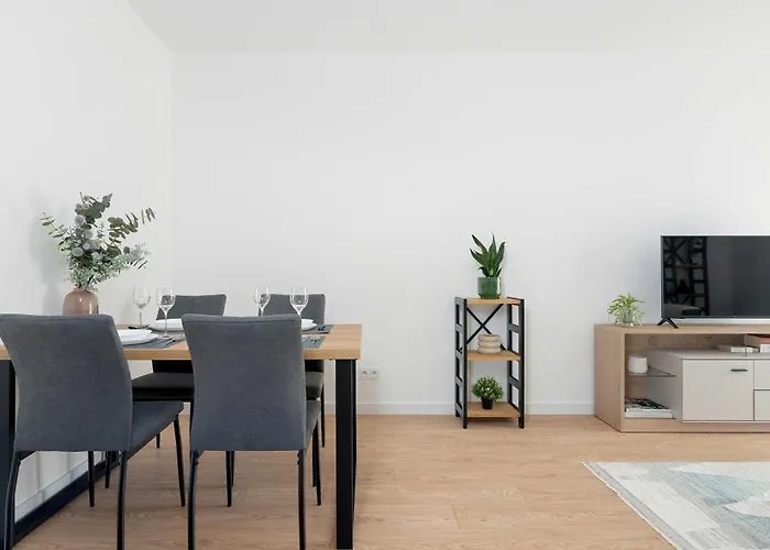 Spacious With Functional Interiors Parking & Balcony By Renters Apartman