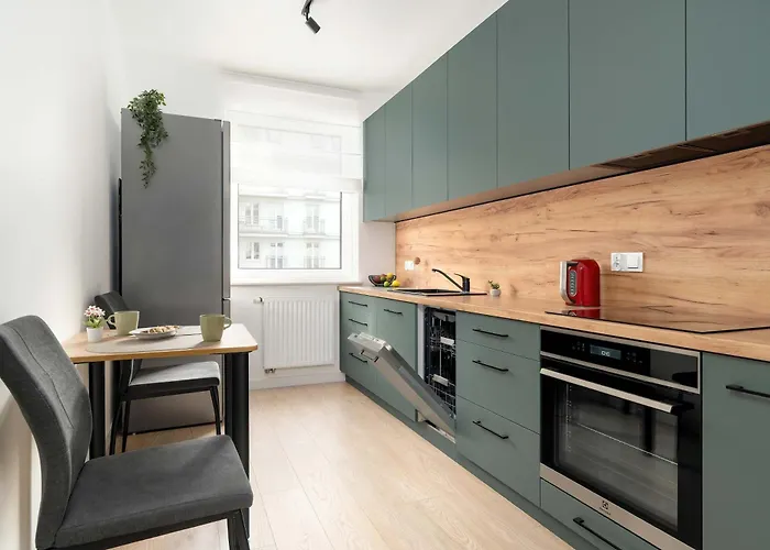 Spacious With Functional Interiors Parking & Balcony By Renters Apartman